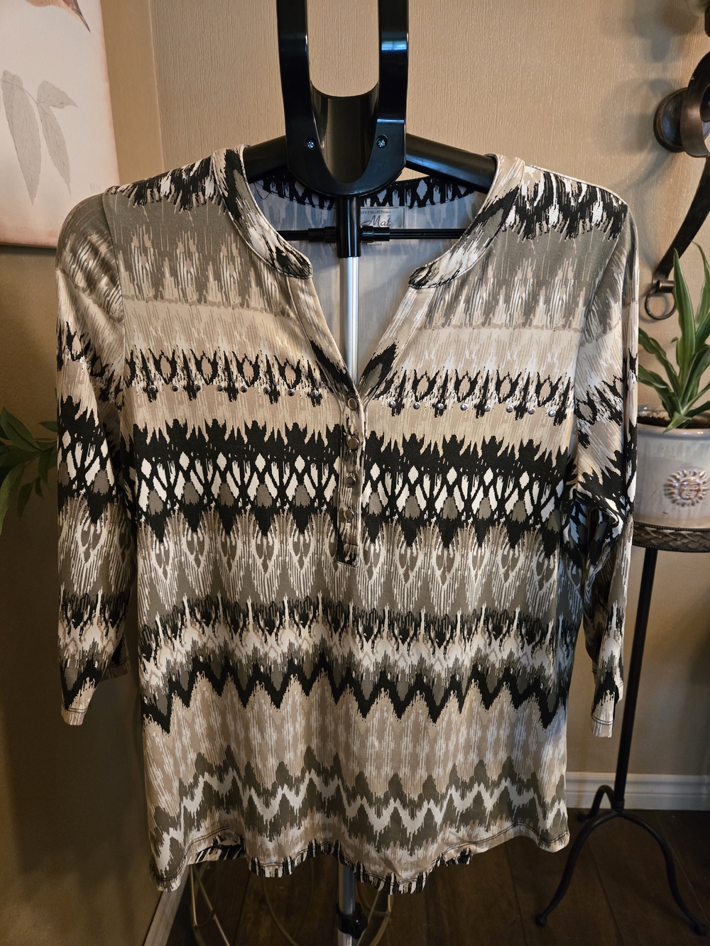 Les Collections Mat Ikat-Print Henley Top